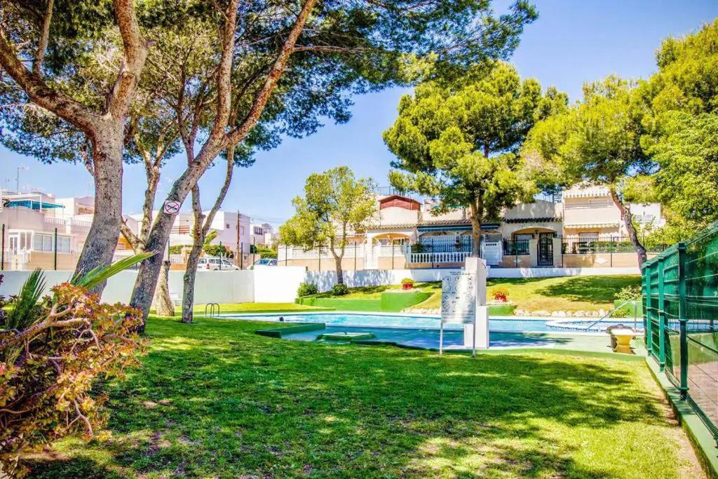 Apartament Casa Del Gato Rojo , Communal Swimming Pool , Terrace With Barbecue Торевиеха Екстериор снимка